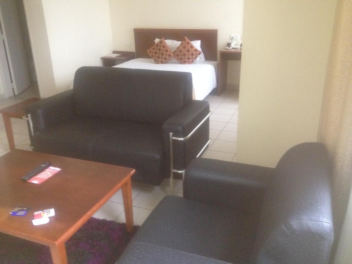 Tinapa Lakeside Hotel Calabar Esterno foto