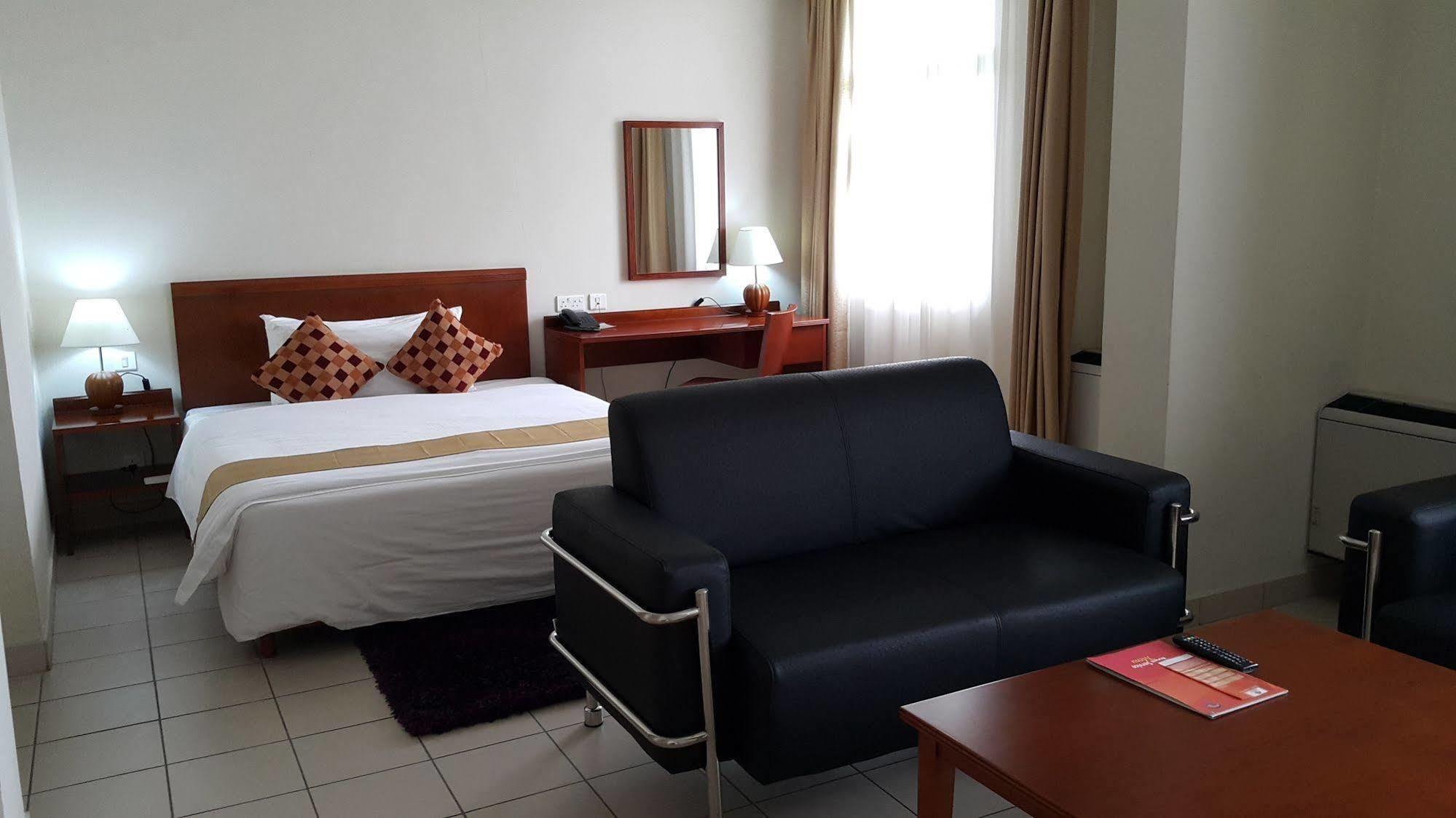 Tinapa Lakeside Hotel Calabar Esterno foto