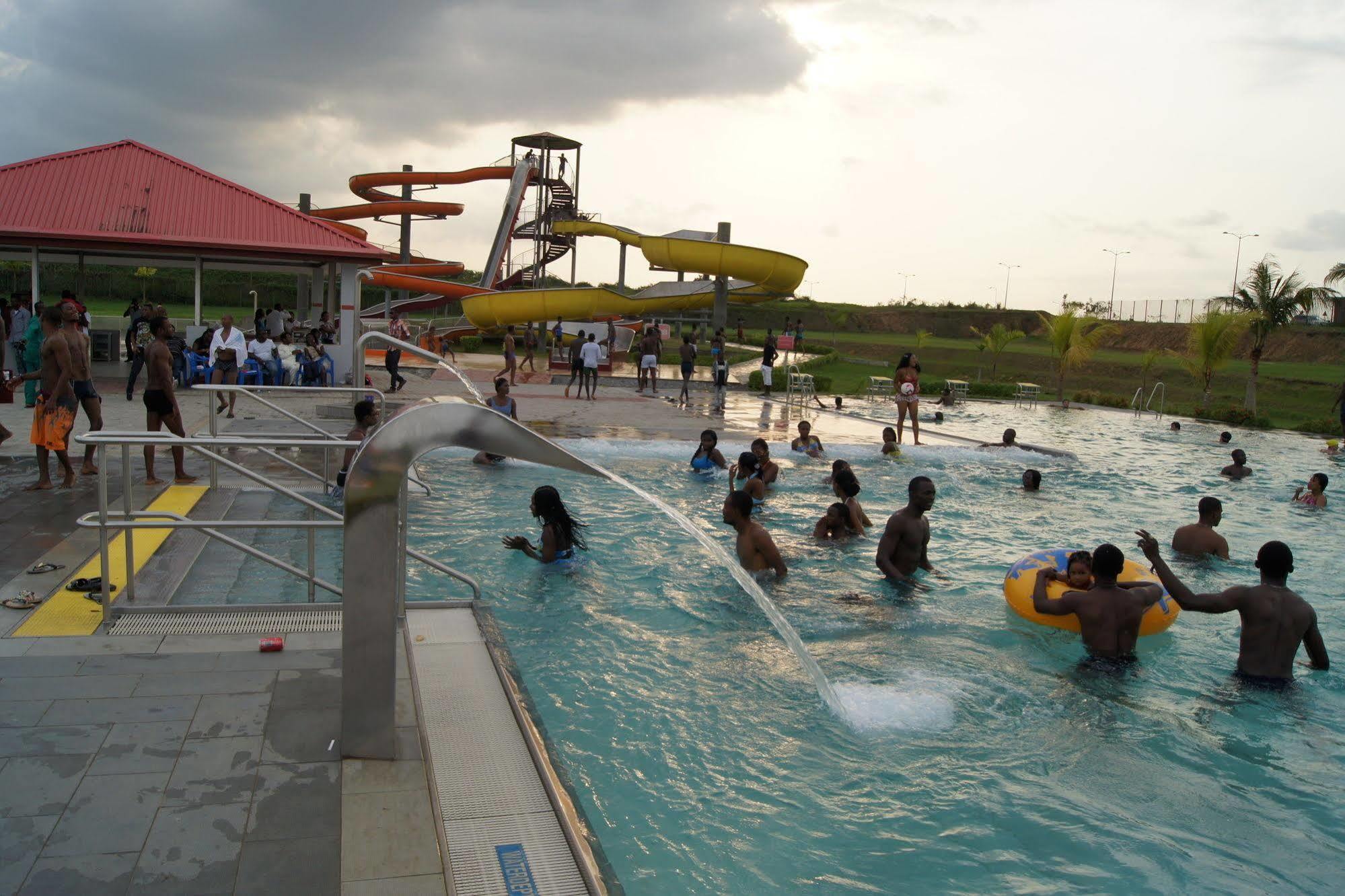 Tinapa Lakeside Hotel Calabar Esterno foto