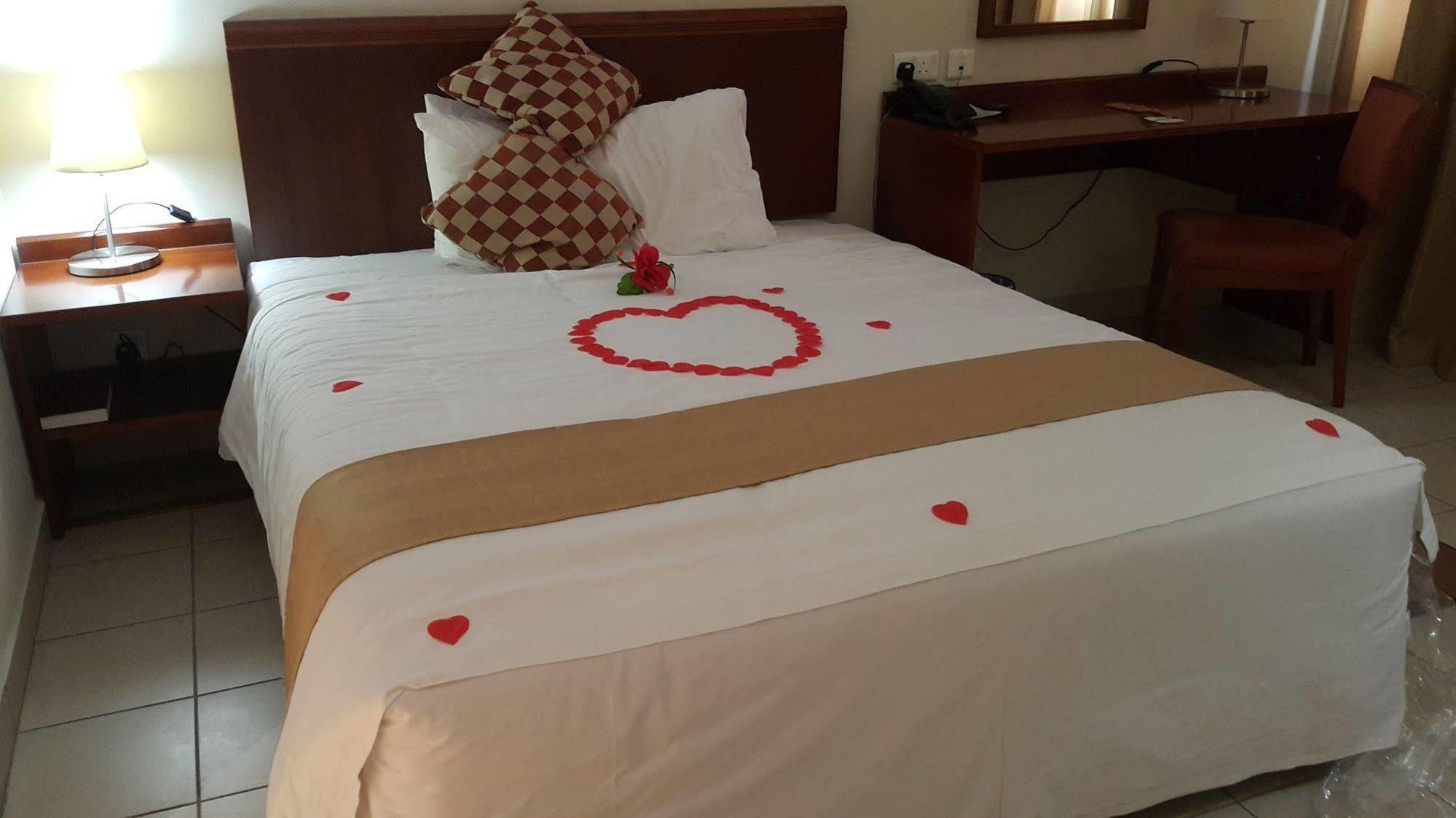 Tinapa Lakeside Hotel Calabar Esterno foto